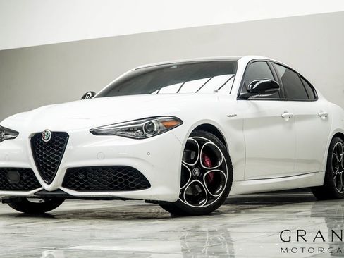 Used 2023 Alfa Romeo Giulia Veloce image 1