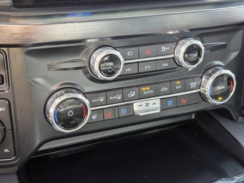 Used 2025 Ford F250 Lariat w/ Black Appearance Package image 22