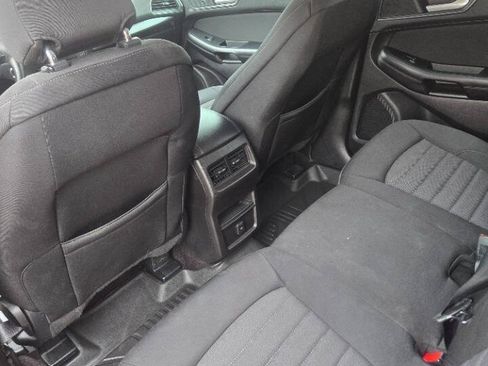 Used 2017 Ford Edge SE w/ Cargo Accessory Package FWD image 13