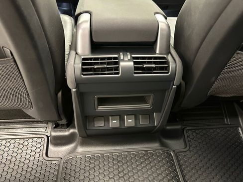 Used 2023 Land Rover Defender 110 SE AWD/4WD image 17