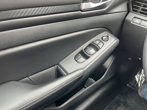 Used 2025 Nissan Altima 2.5 SV image 20