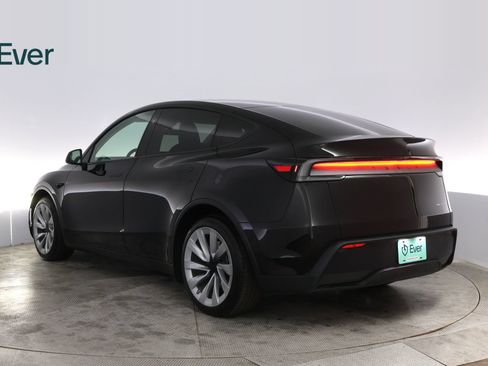 Used 2026 Tesla Model Y Long Range AWD/4WD image 17