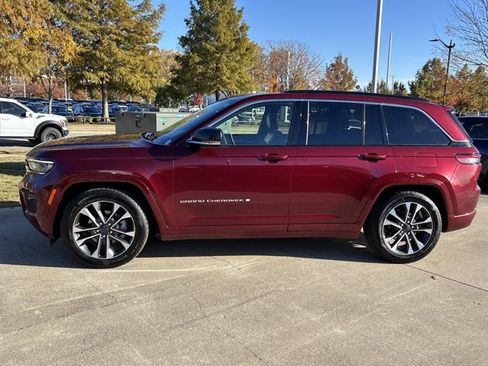 Used 2024 Jeep Grand Cherokee Overland image 11