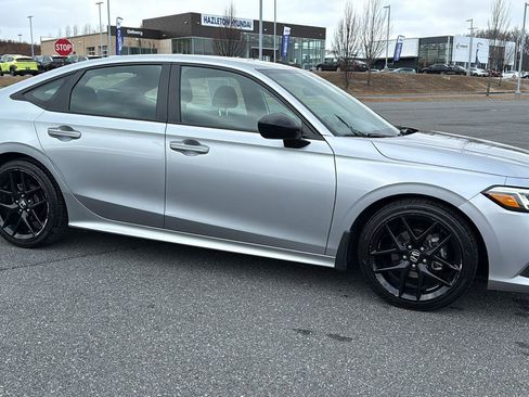 Used 2023 Honda Civic Sport image 3