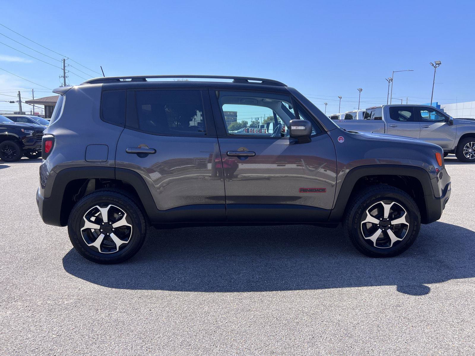 Used 2021 Jeep Renegade Trailhawk AWD/4WD image 9
