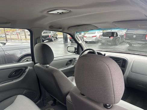 Used 2003 Ford Escape XLS image 25