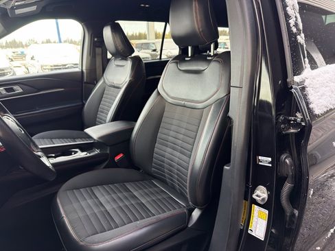 Certified 2025 Ford Explorer ST-Line w/ ST-Line Street Pack image 19