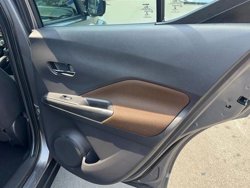 Used 2018 Nissan Kicks SR w/ Exterior Package image 34