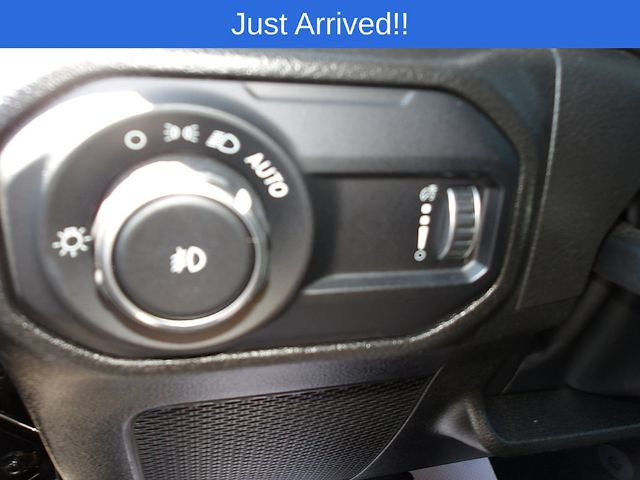 Used 2023 Jeep Wrangler Sport AWD/4WD image 15