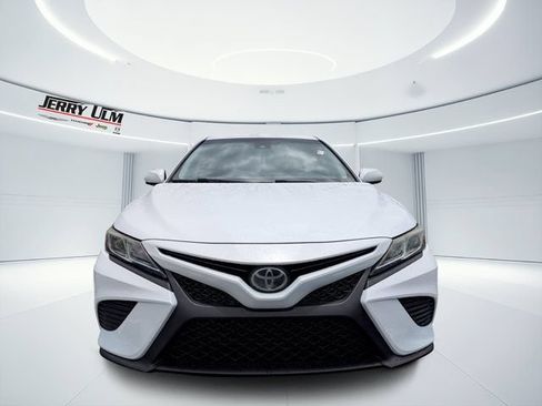 Used 2019 Toyota Camry SE FWD image 8