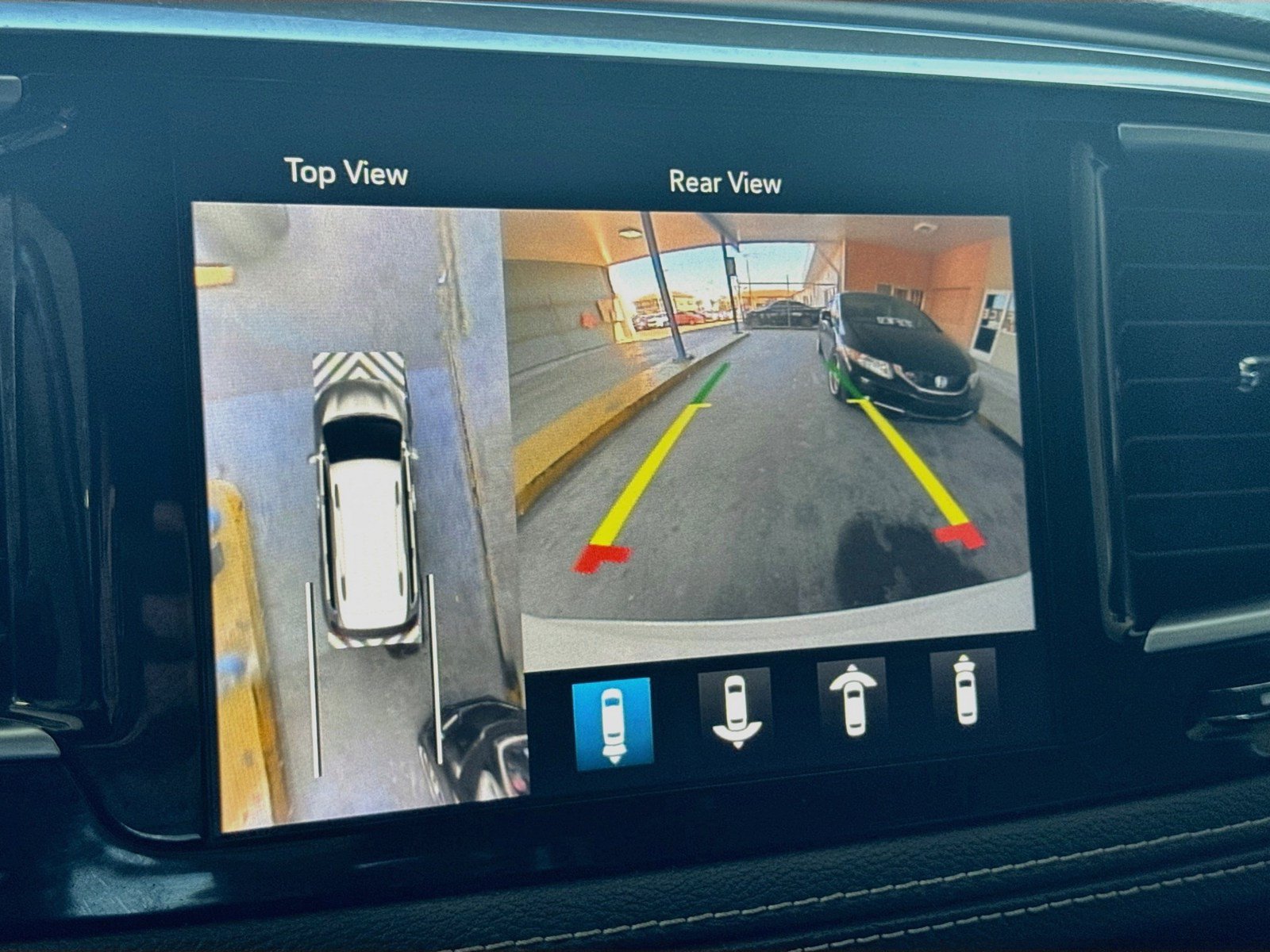 Used 2020 Chrysler Pacifica Limited w/ Advanced Safetytec Group FWD image 10