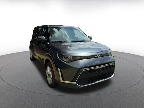 Used 2025 Kia Soul LX w/ LX Technology Package FWD image 3