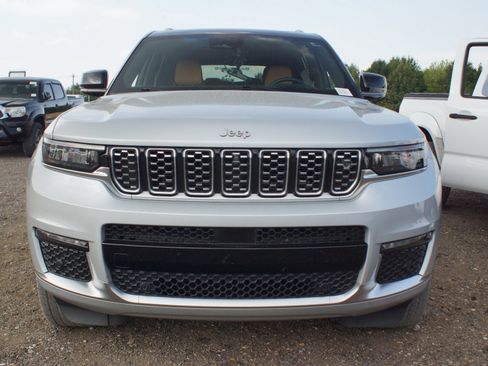 Used 2023 Jeep Grand Cherokee L Summit AWD/4WD image 2