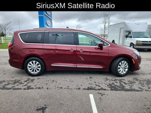 Used 2018 Chrysler Pacifica Touring-L image 10