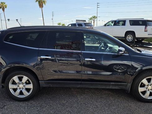 Used 2016 Chevrolet Traverse LT w/ Traveler's Package AWD/4WD image 3