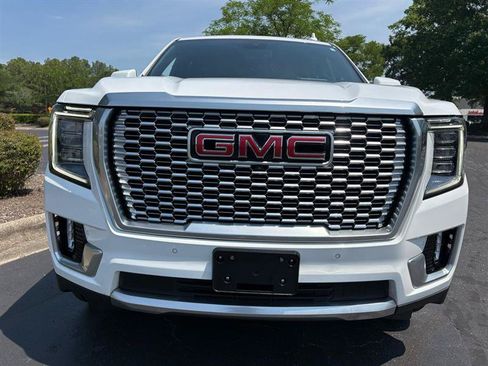 Used 2023 GMC Yukon Denali AWD/4WD image 3