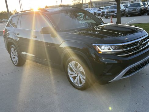 Certified 2021 Volkswagen Atlas SE image 2