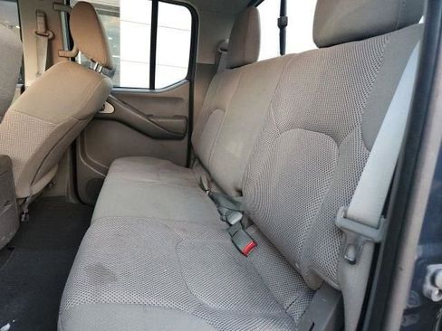 Used 2019 Nissan Frontier SV image 19