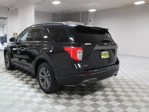 Used 2022 Ford Explorer XLT w/ Equipment Group 202A image 8