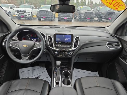 Used 2023 Chevrolet Equinox Premier image 18