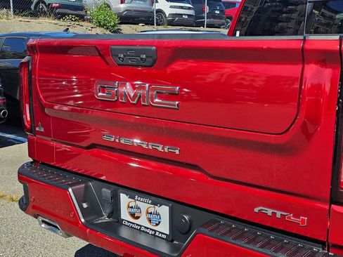 Used 2022 GMC Sierra 1500 AT4 w/ AT4 Premium Package AWD/4WD image 14