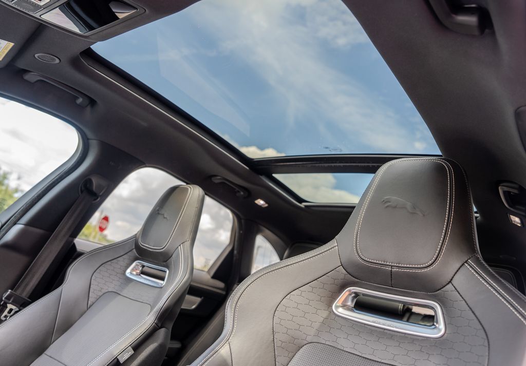 Used 2024 Jaguar F-PACE R-Dynamic S AWD/4WD image 18