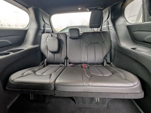 New 2026 Chrysler Pacifica Select w/ S Appearance Package image 17