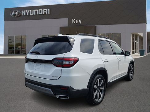 Used 2023 Honda Pilot Elite image 4