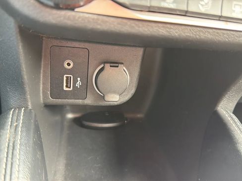 Used 2020 Nissan Kicks SR w/ SR Premium Package FWD image 19