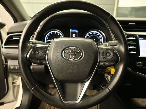 Certified 2020 Toyota Camry SE image 11