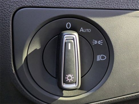 Used 2022 Volkswagen Tiguan SE R-Line image 27