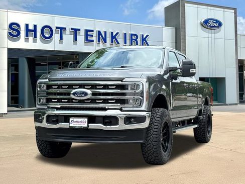 Used 2025 Ford F250 Lariat w/ FX4 Off-Road Package AWD/4WD image 3