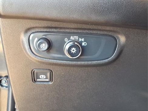 Used 2024 GMC Terrain SLE AWD/4WD image 17