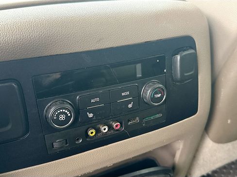 Used 2016 GMC Yukon XL SLT w/ Open Road Package RWD image 27