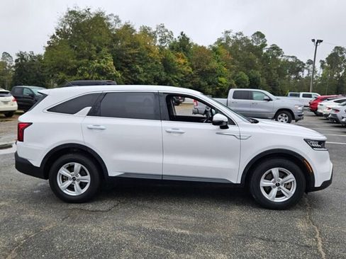 Used 2023 Kia Sorento LX image 15