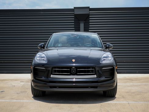 Certified 2025 Porsche Macan image 10