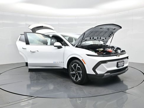 Used 2025 Chevrolet Equinox EV LT w/ Convenience Package image 34