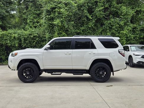 Used 2018 Toyota 4Runner TRD Off-Road AWD/4WD image 7