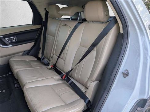 Used 2018 Land Rover Discovery Sport HSE image 19