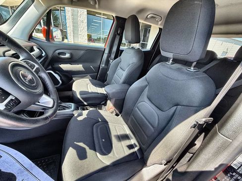 Used 2021 Jeep Renegade Latitude w/ Convenience Group FWD image 13