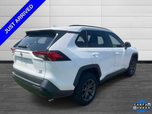 Used 2021 Toyota RAV4 LE AWD/4WD image 3