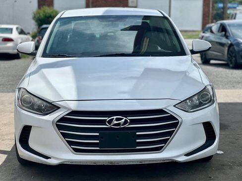 Used 2018 Hyundai Elantra SE FWD image 3