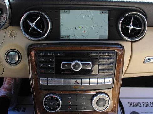 Used 2015 Mercedes-Benz SLK 250 w/ Premium Package image 25