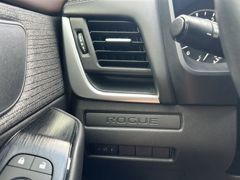 Used 2023 Nissan Rogue S image 35