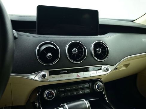 Certified 2022 Kia Stinger GT1 image 18