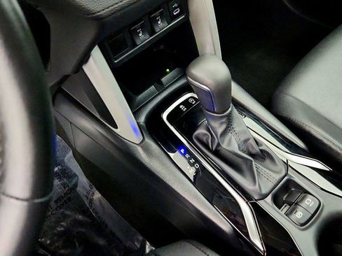 Used 2024 Toyota Corolla Cross XLE w/ Convenience Package image 17