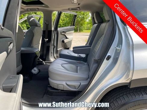 Used 2024 Toyota Highlander XLE AWD/4WD image 32