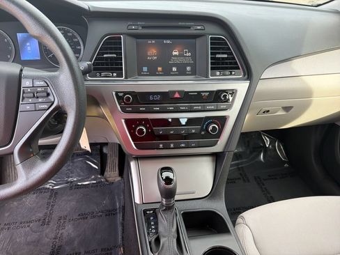 Used 2017 Hyundai Sonata SE FWD image 17