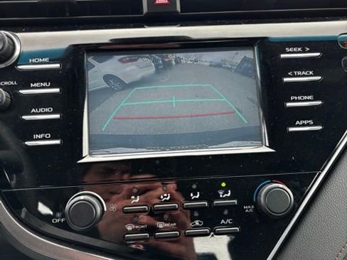 Used 2018 Toyota Camry LE image 24