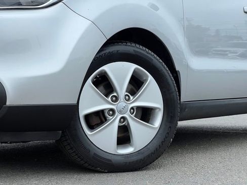 Used 2015 Kia Soul FWD image 2